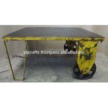 Mesa de centro de estilo industrial